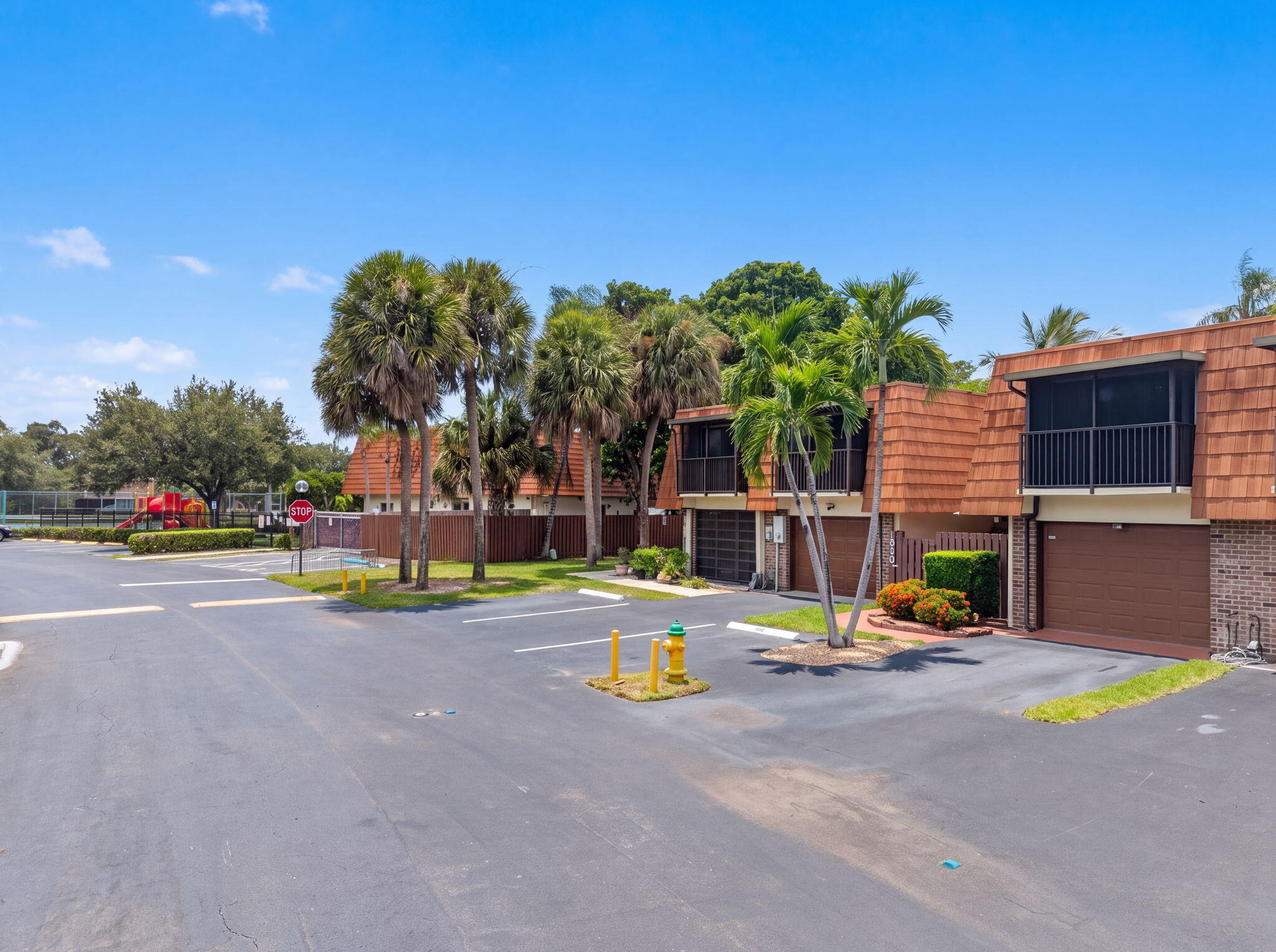 1648 CORAL Avenue — Photo 3