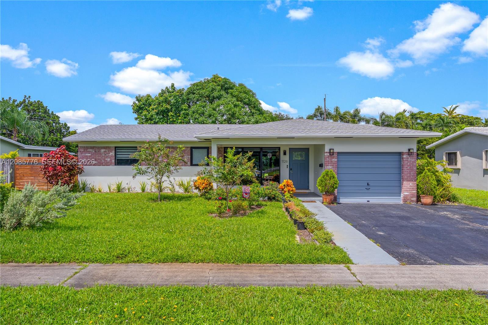1126 E Hawthorne Cir, Hollywood FL 33021