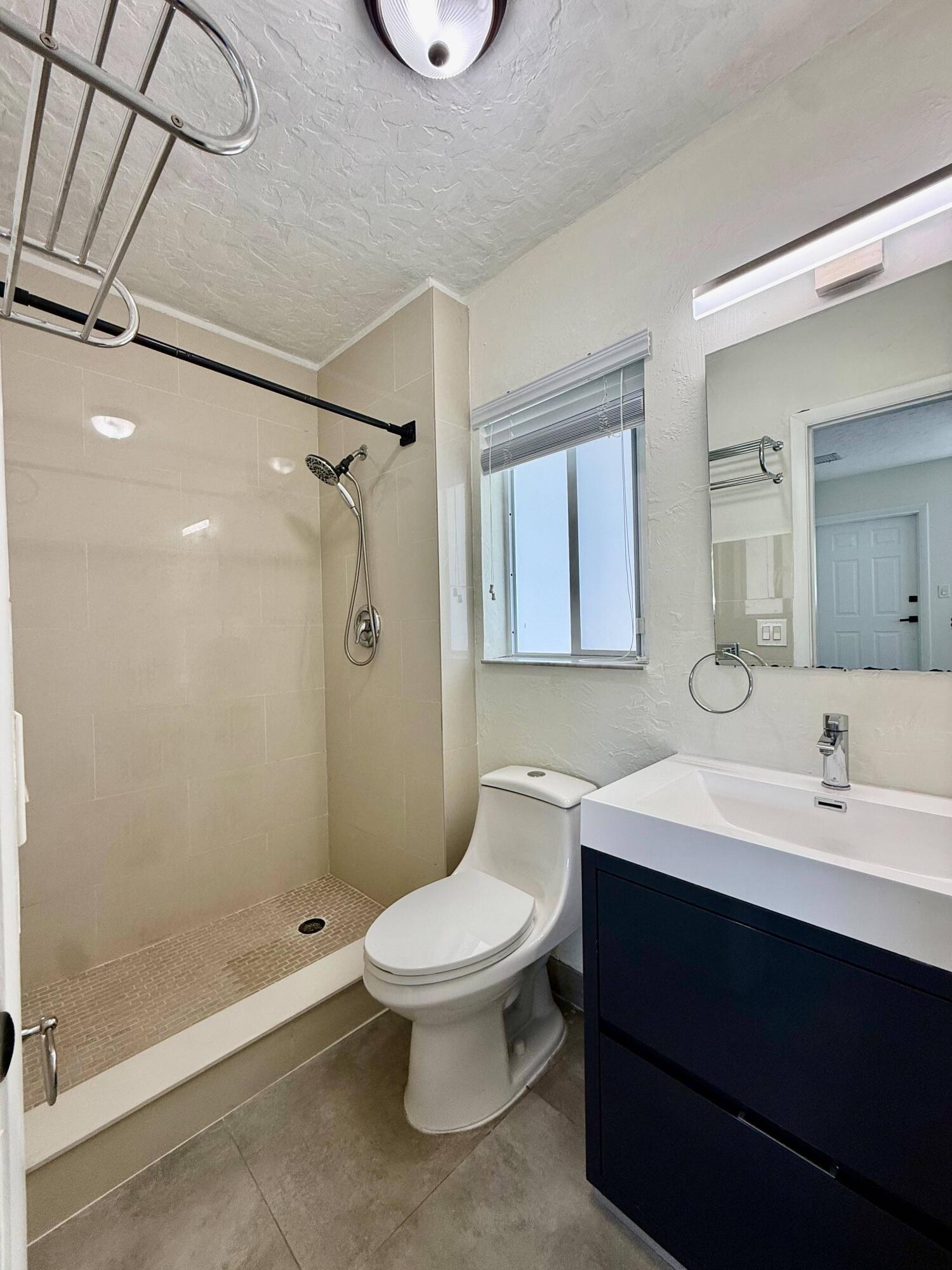 3684 NE 11th Avenue Unit 4 — Photo 3