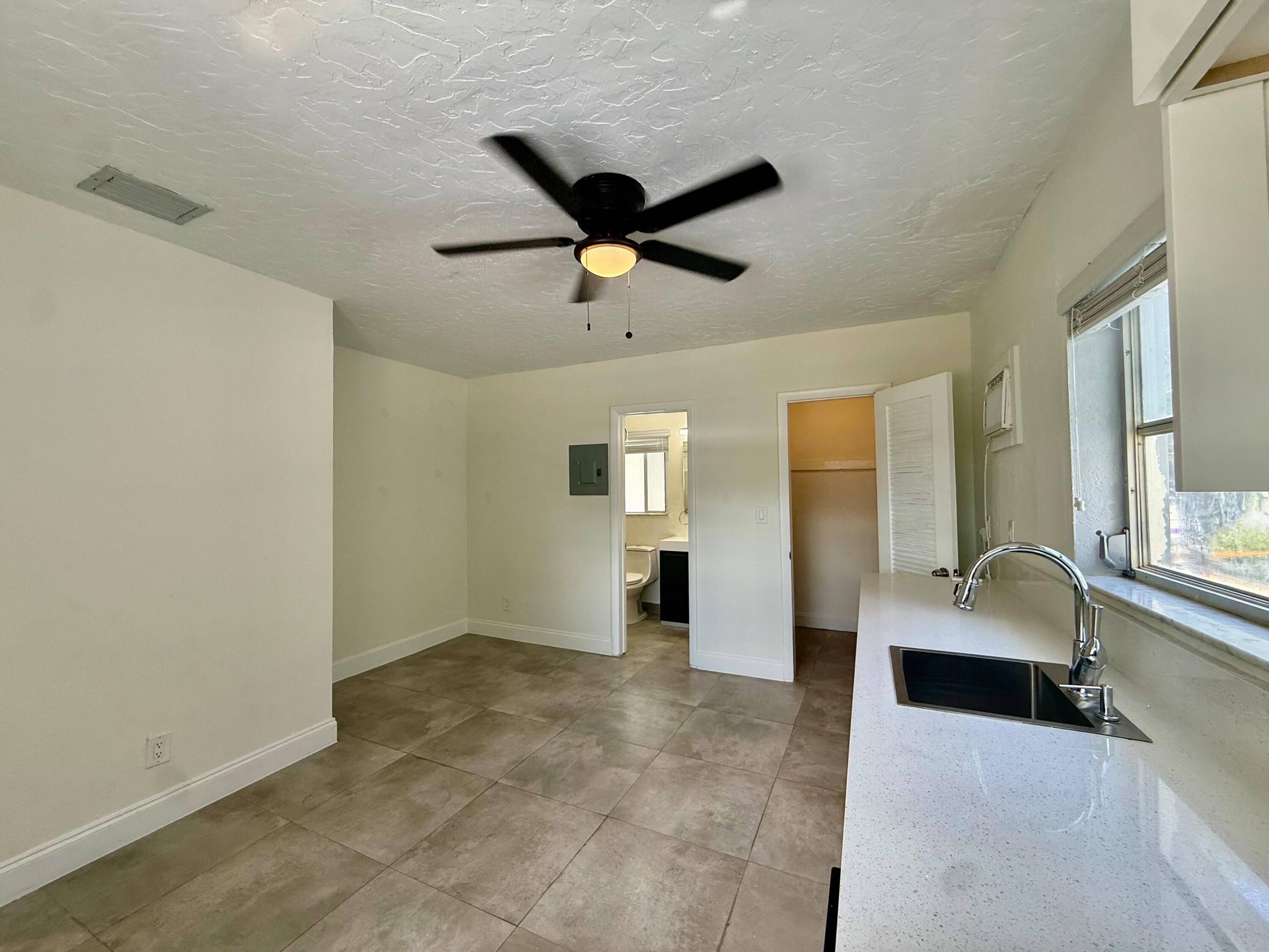 3684 NE 11th Avenue Unit 4 — Photo 2