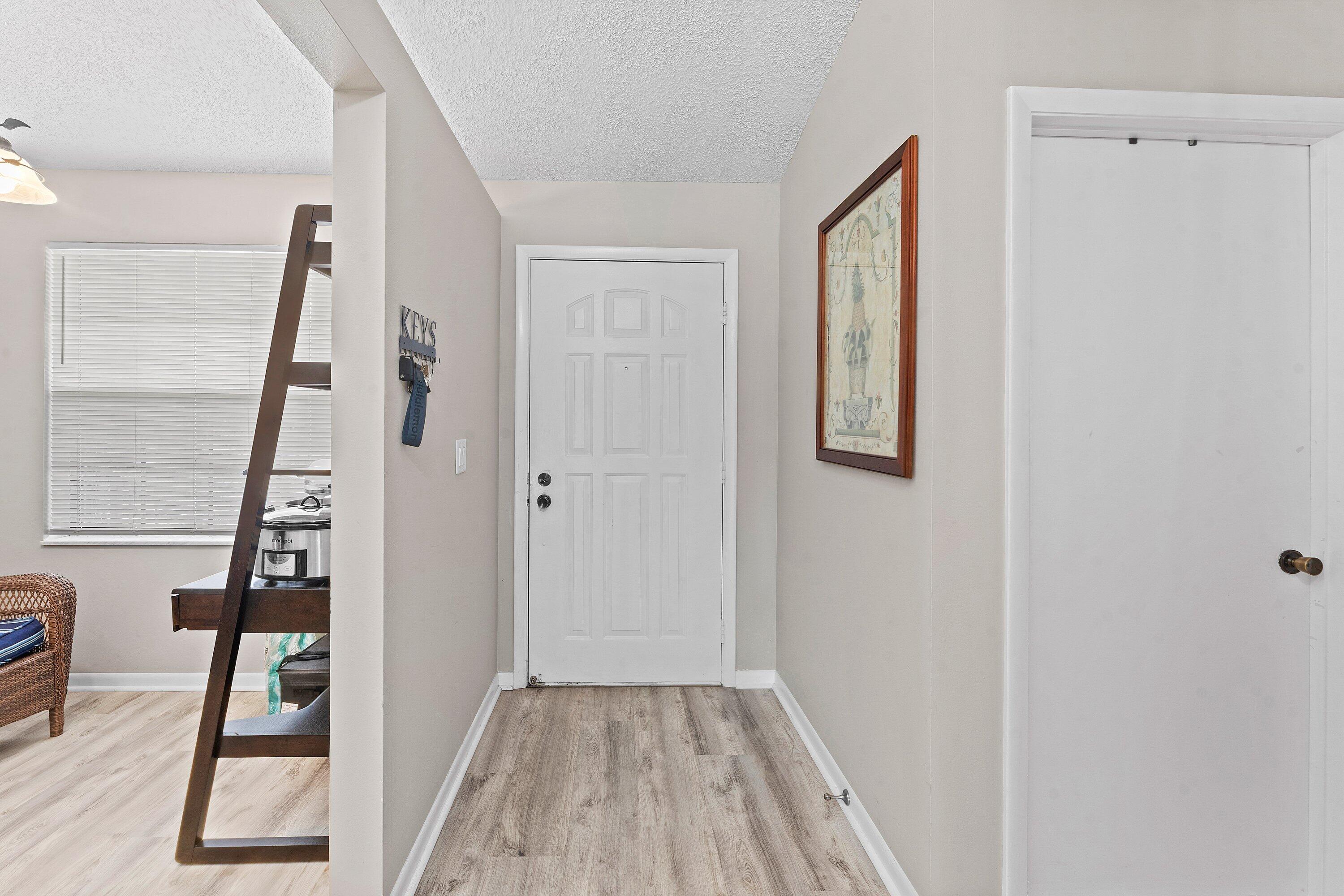1502 PINECREST Circle # C — Photo 4