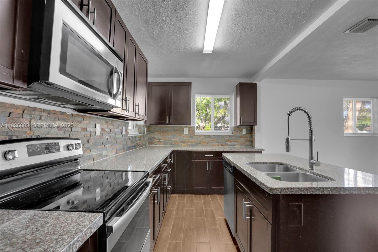 510 N 69th Ave # 0 — Photo 2