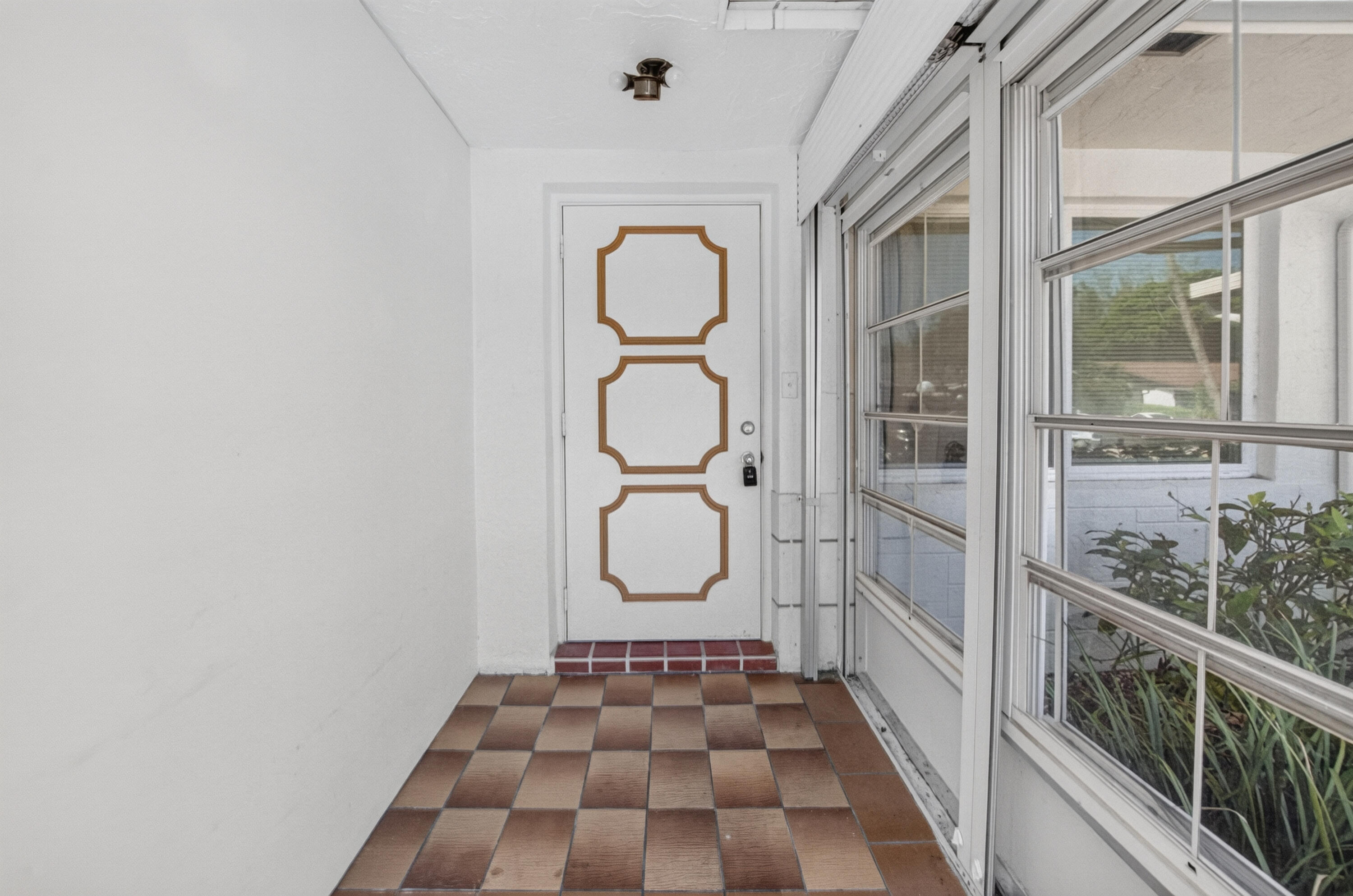 6070 La Palma Lane — Photo 2