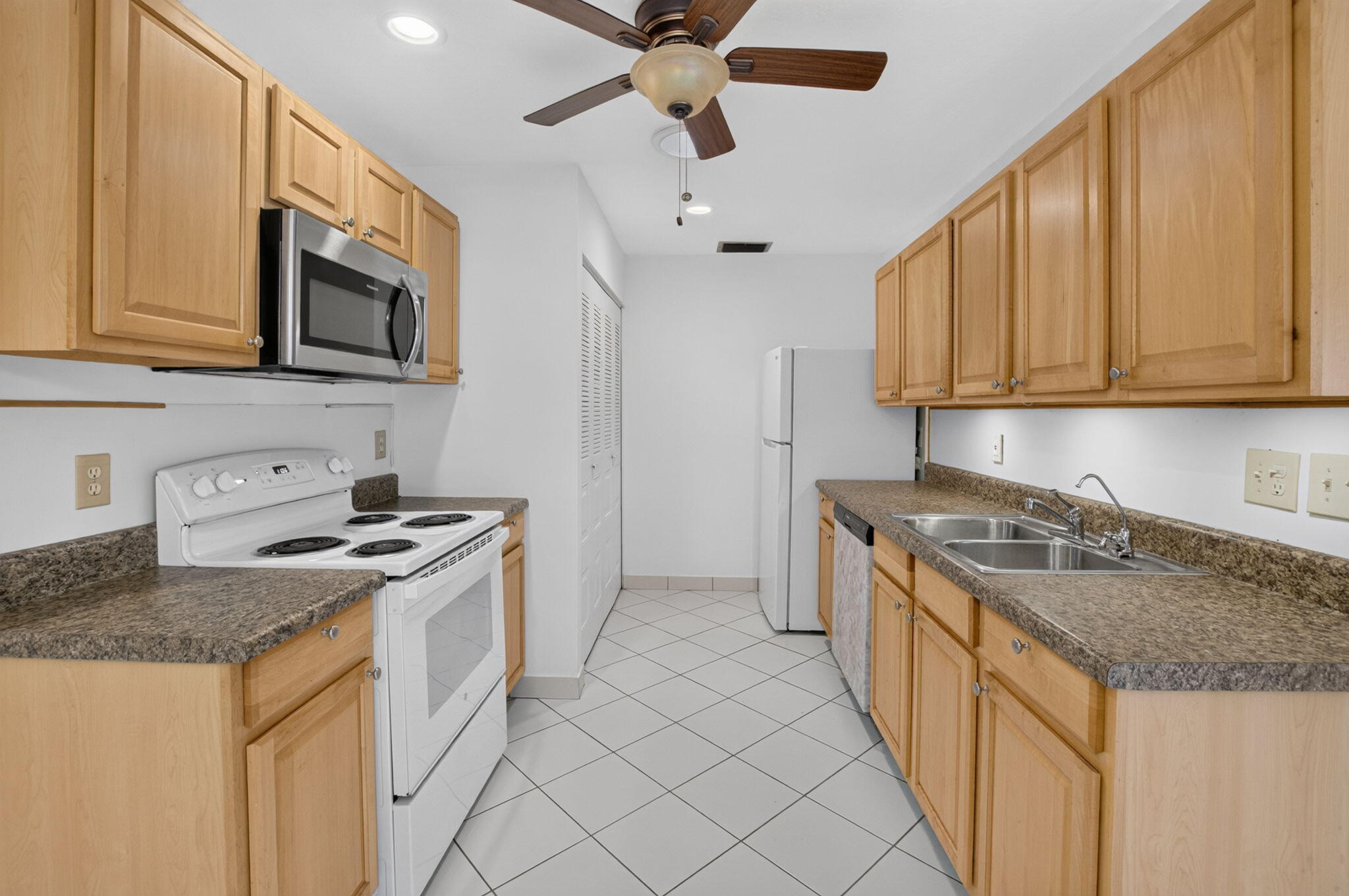 6070 La Palma Lane — Photo 5
