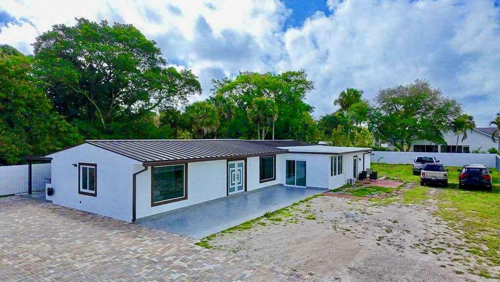 696 Arlington Drive, West Palm Beach FL 33415