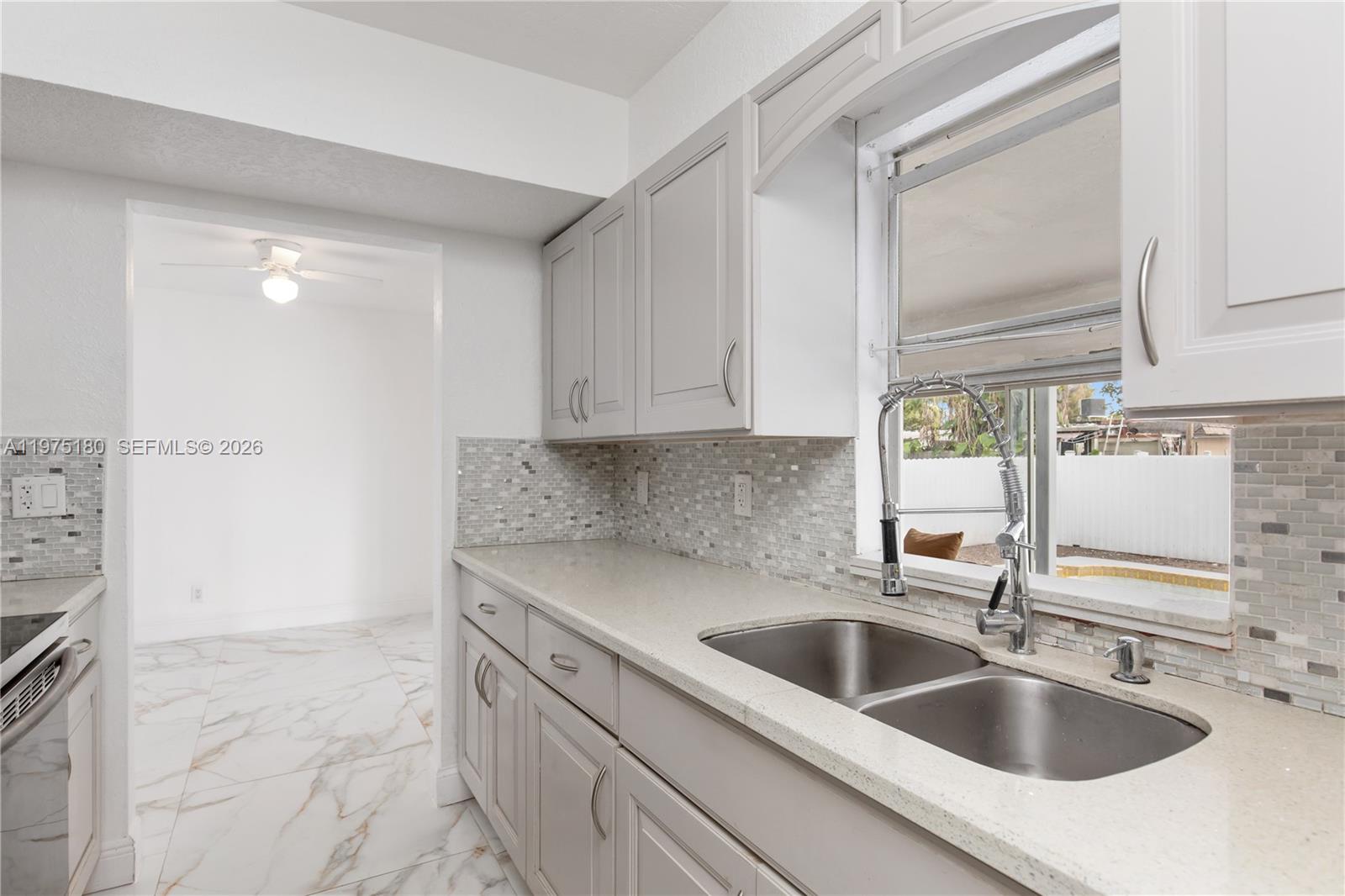 7906 NW 74th Ave — Photo 3