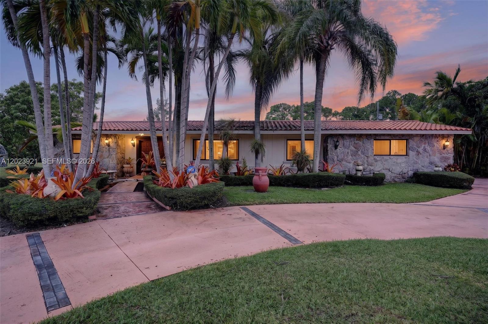 8461 SW 68th St Rd, Miami FL 33143