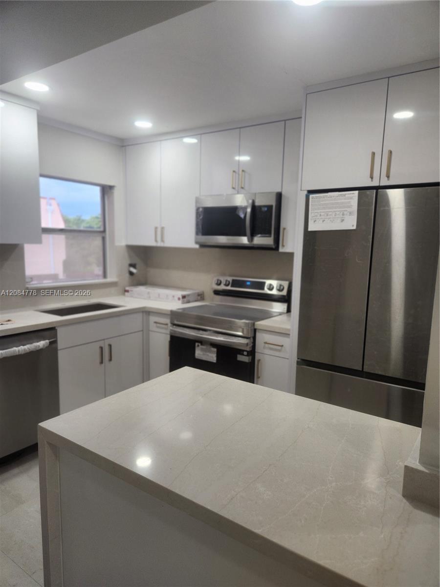 2781 N Pine Island Rd — Photo 4