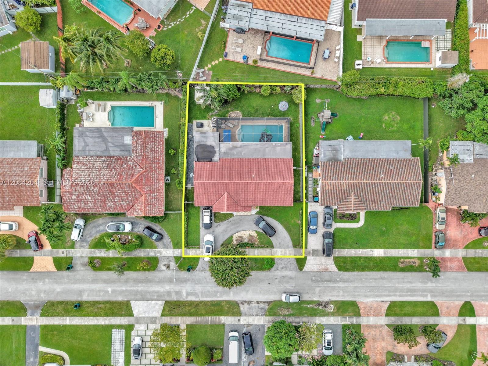 2211 SW 98th Pl — Photo 3