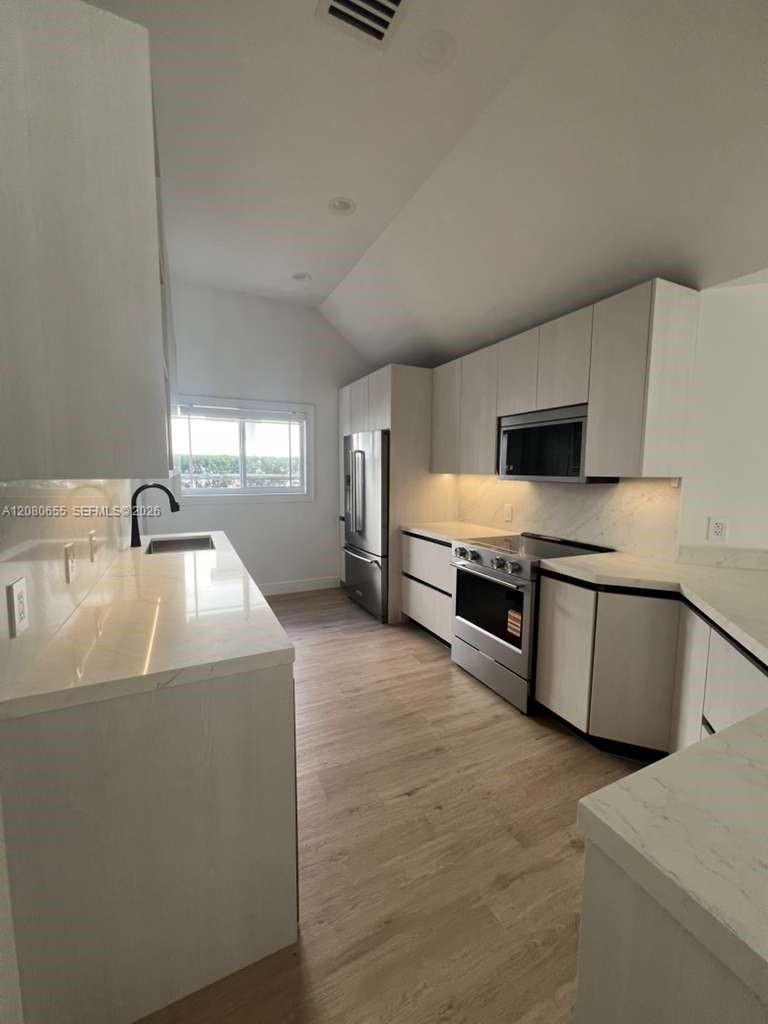 211 SW 29th Rd — Photo 4
