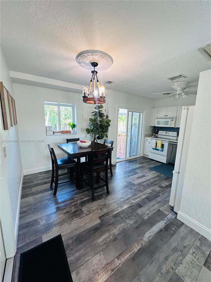 1020 S 14th Ct # 1 — Photo 4