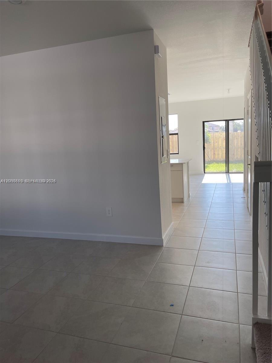 11872 SW 247th Ter — Photo 2
