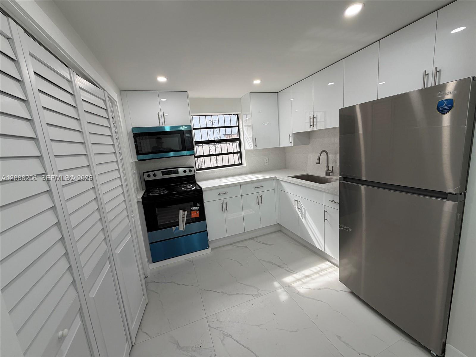 595 E 8th St # 595 — Photo 3