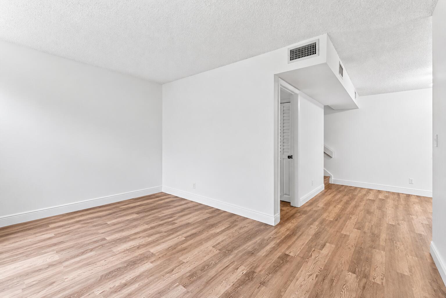 3750 VICTORIA Drive — Photo 4