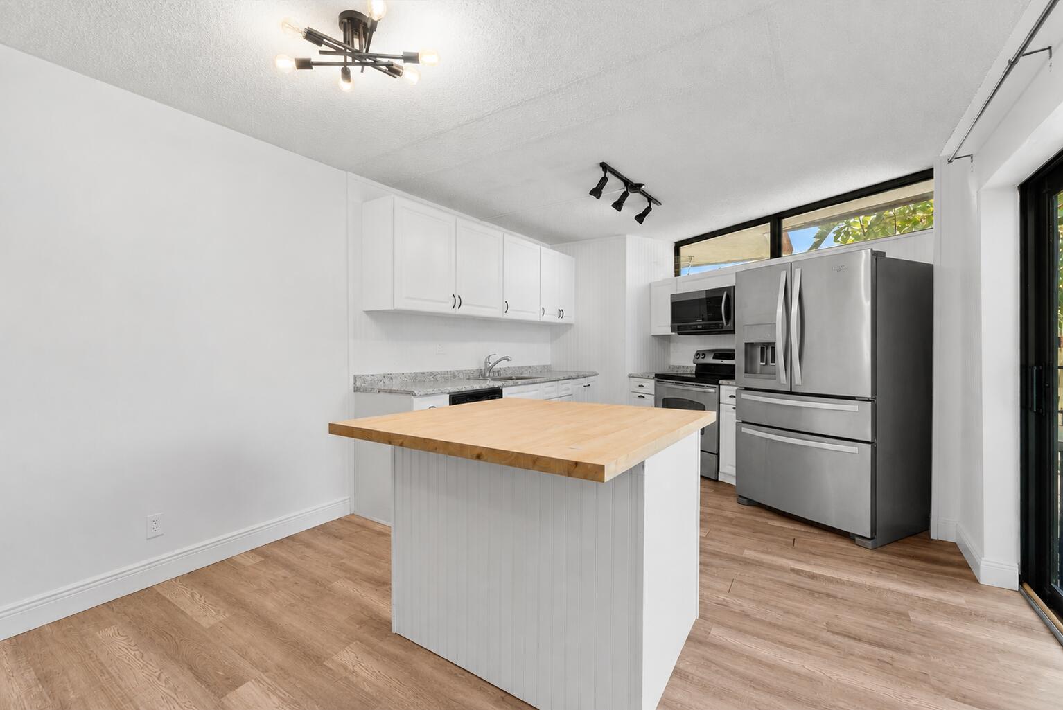 3750 VICTORIA Drive — Photo 5