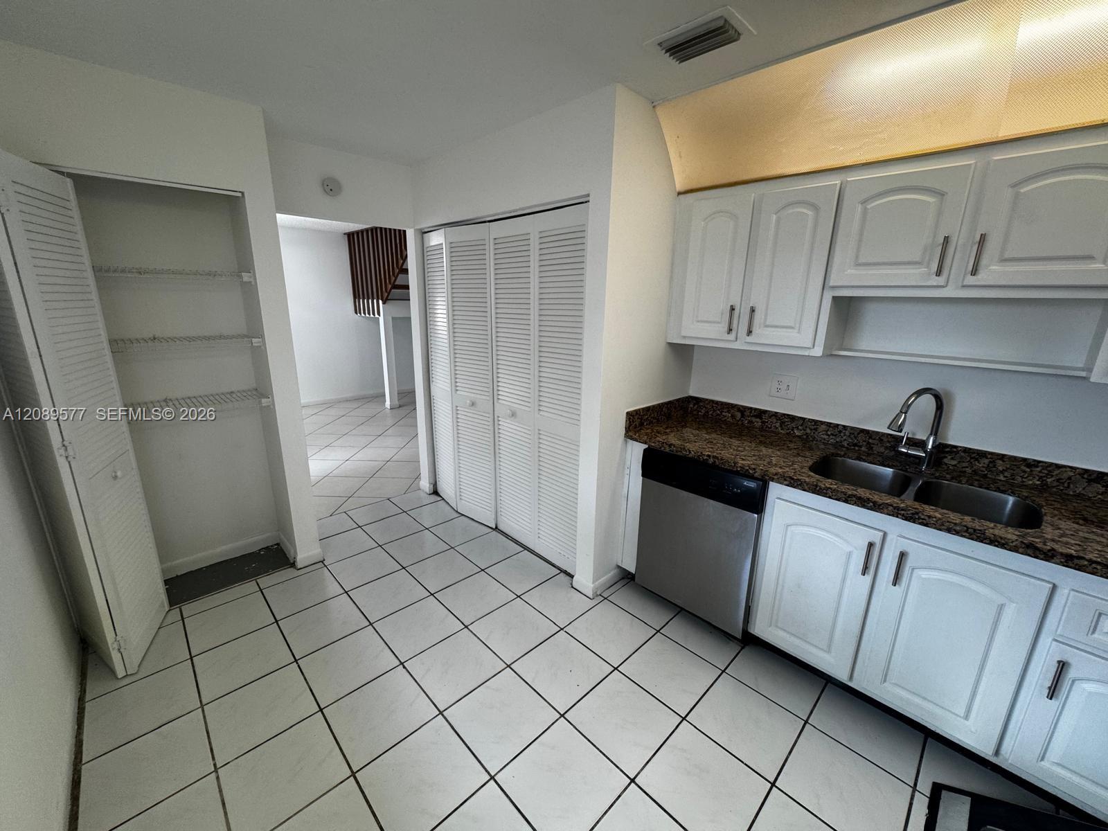 16413 Grape Way # 16413 — Photo 2