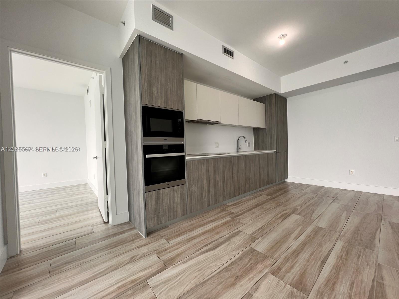 2900 NE 7th Ave # 1104 — Photo 2