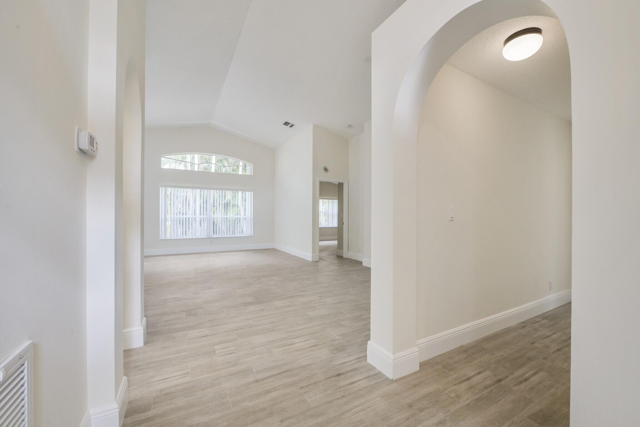 172 Jones Creek Drive — Photo 3