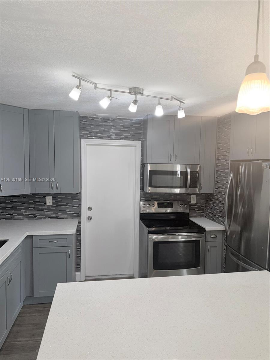 5603 NW 48th Ter — Photo 5