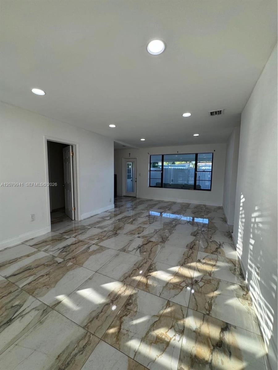 3151 SW 37th Ave — Photo 2