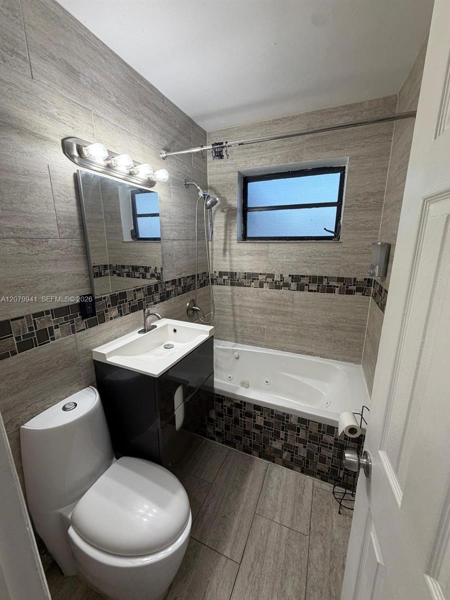 3151 SW 37th Ave — Photo 4