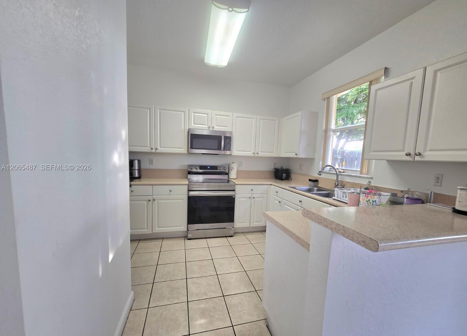 13211 SW 127th Ct — Photo 3