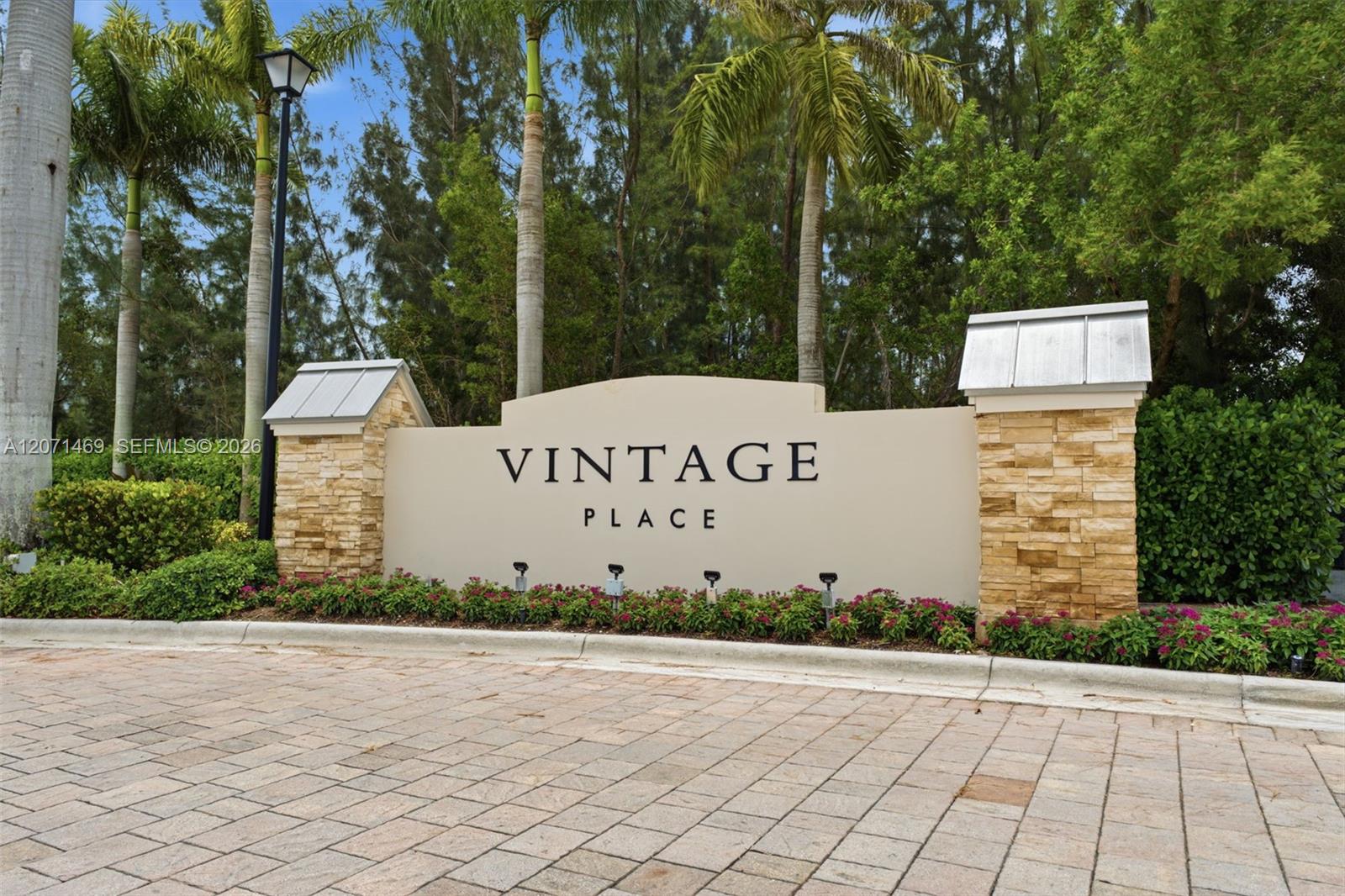 7042 NW 103rd Path, Doral FL 33178
