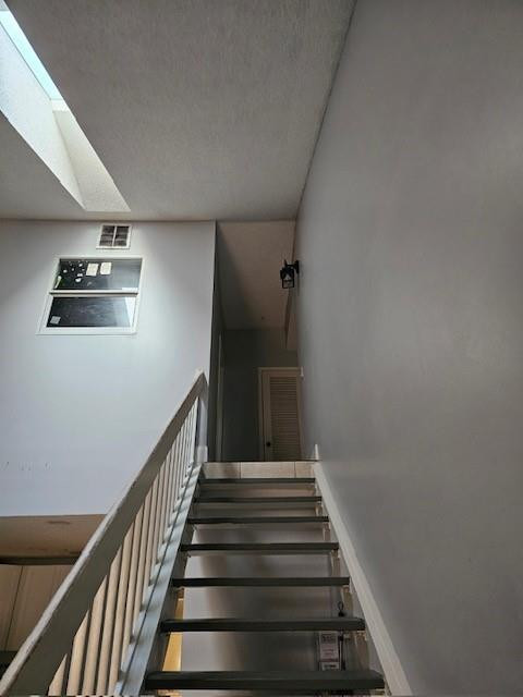 1827 RUNNERS Way — Photo 4