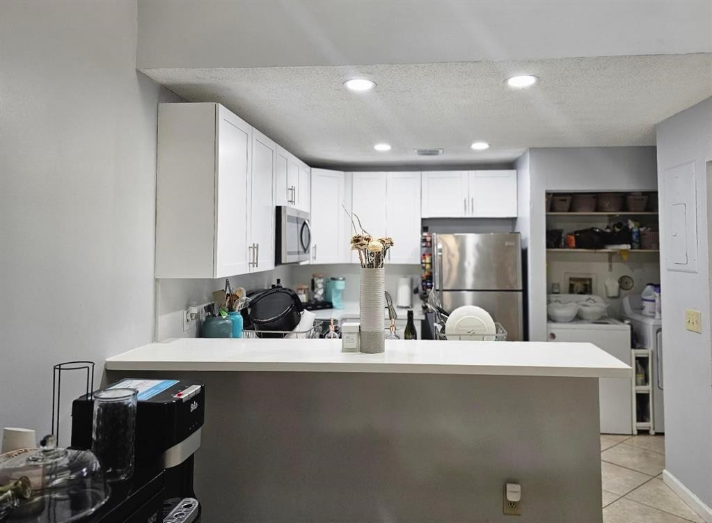 1827 RUNNERS Way — Photo 3