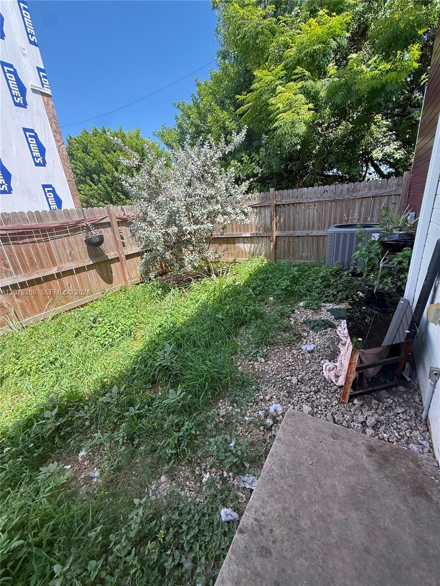 916 NW 8th St # 6 — Photo 5