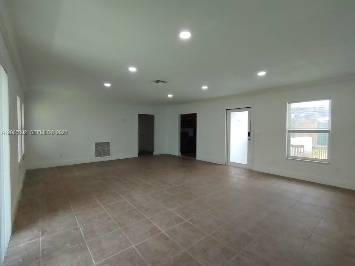 3141 N 73rd Ave — Photo 4