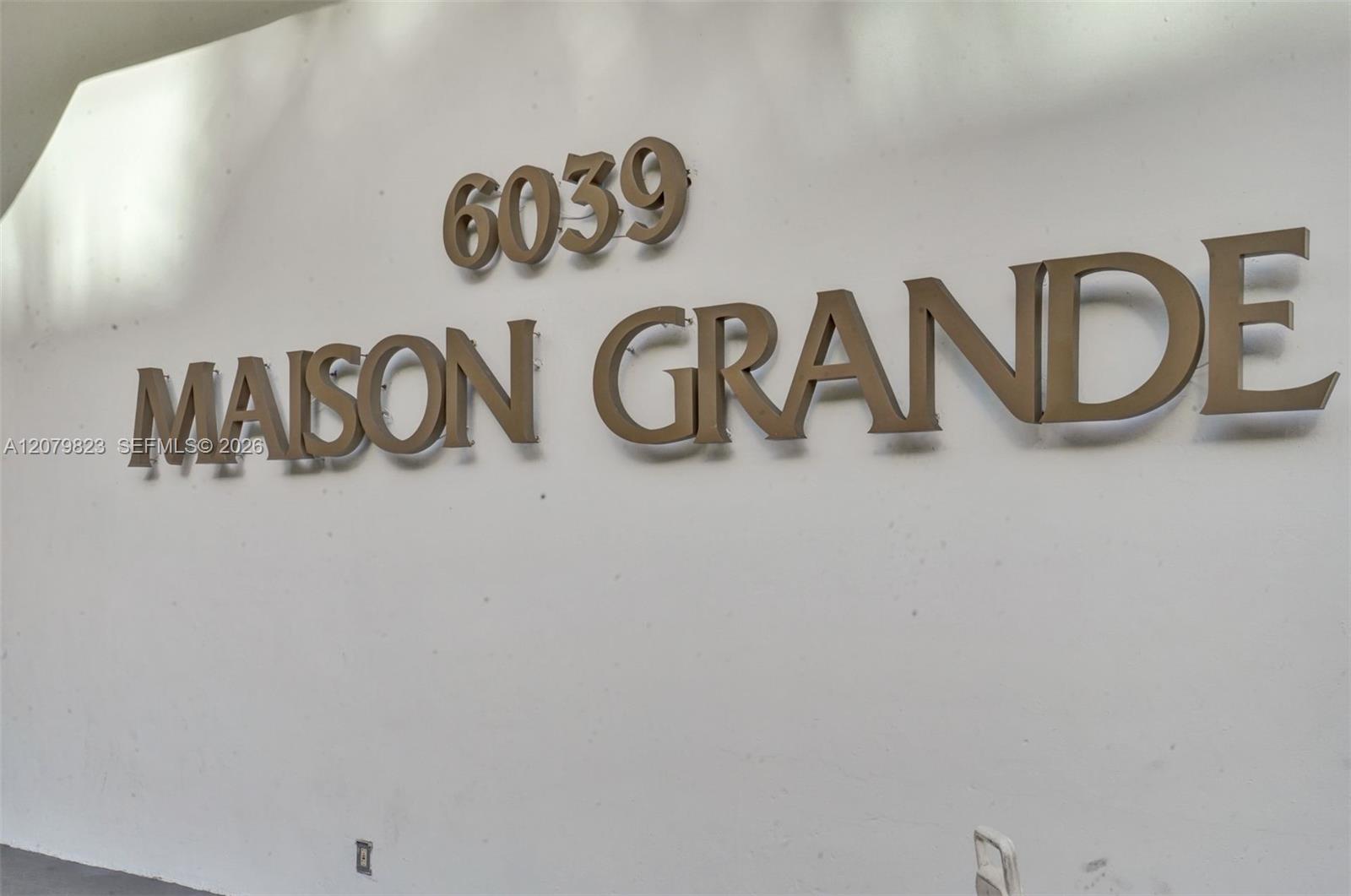 6039 Collins Ave # 534 — Photo 3