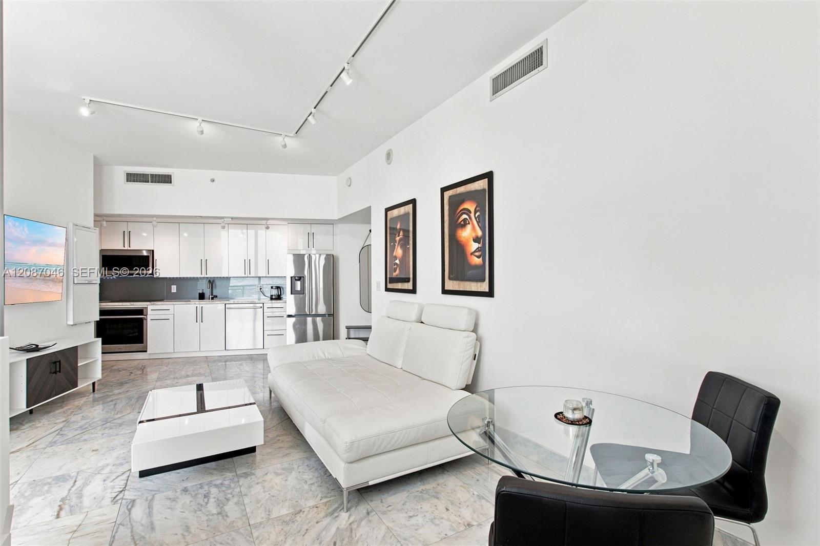 92 SW 3rd St # 5106 — Photo 3