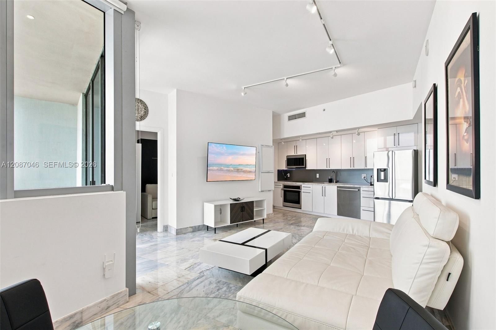 92 SW 3rd St # 5106 — Photo 4