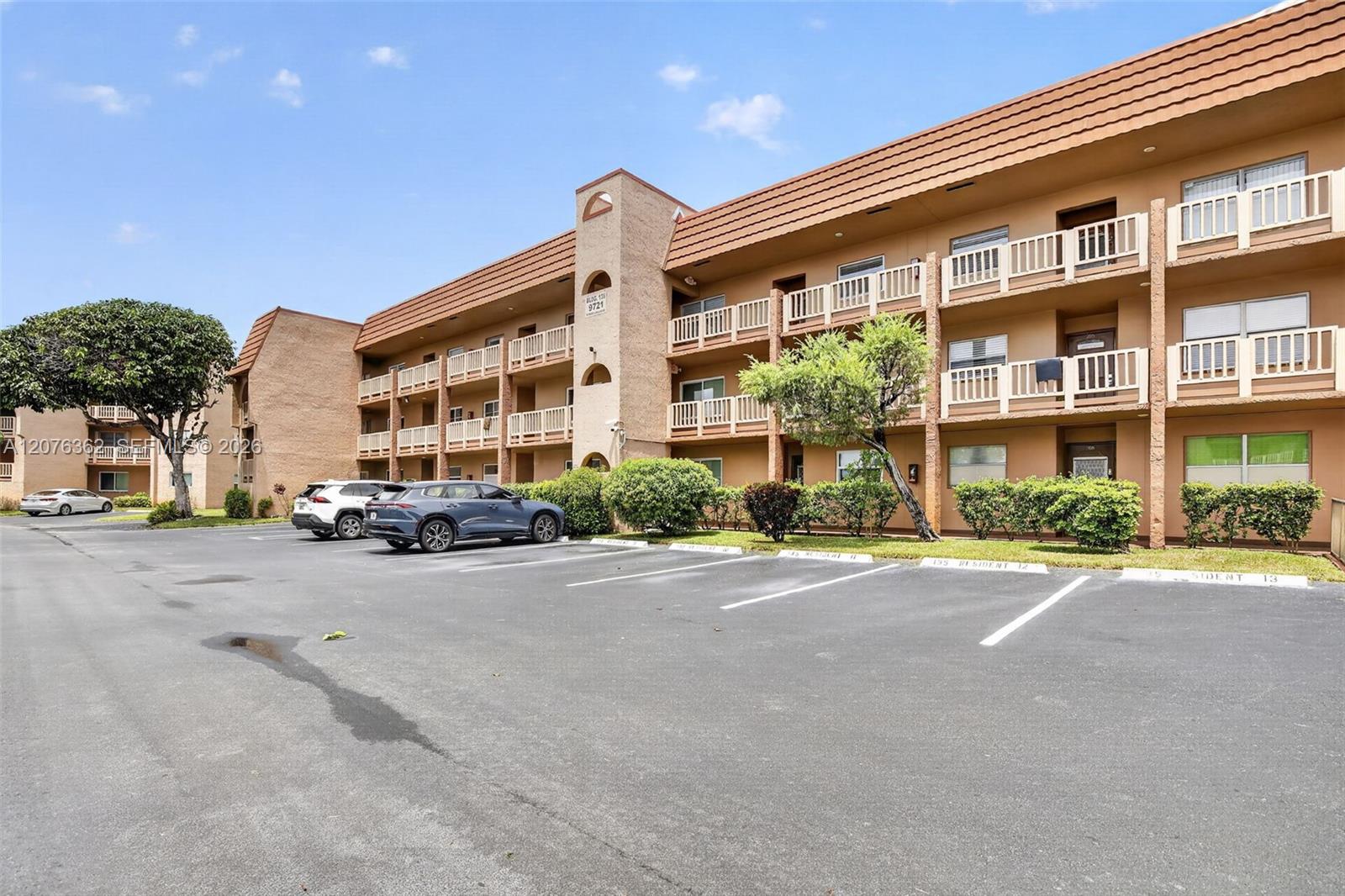 9721 Sunrise Lakes Blvd # 102, Sunrise FL 33322