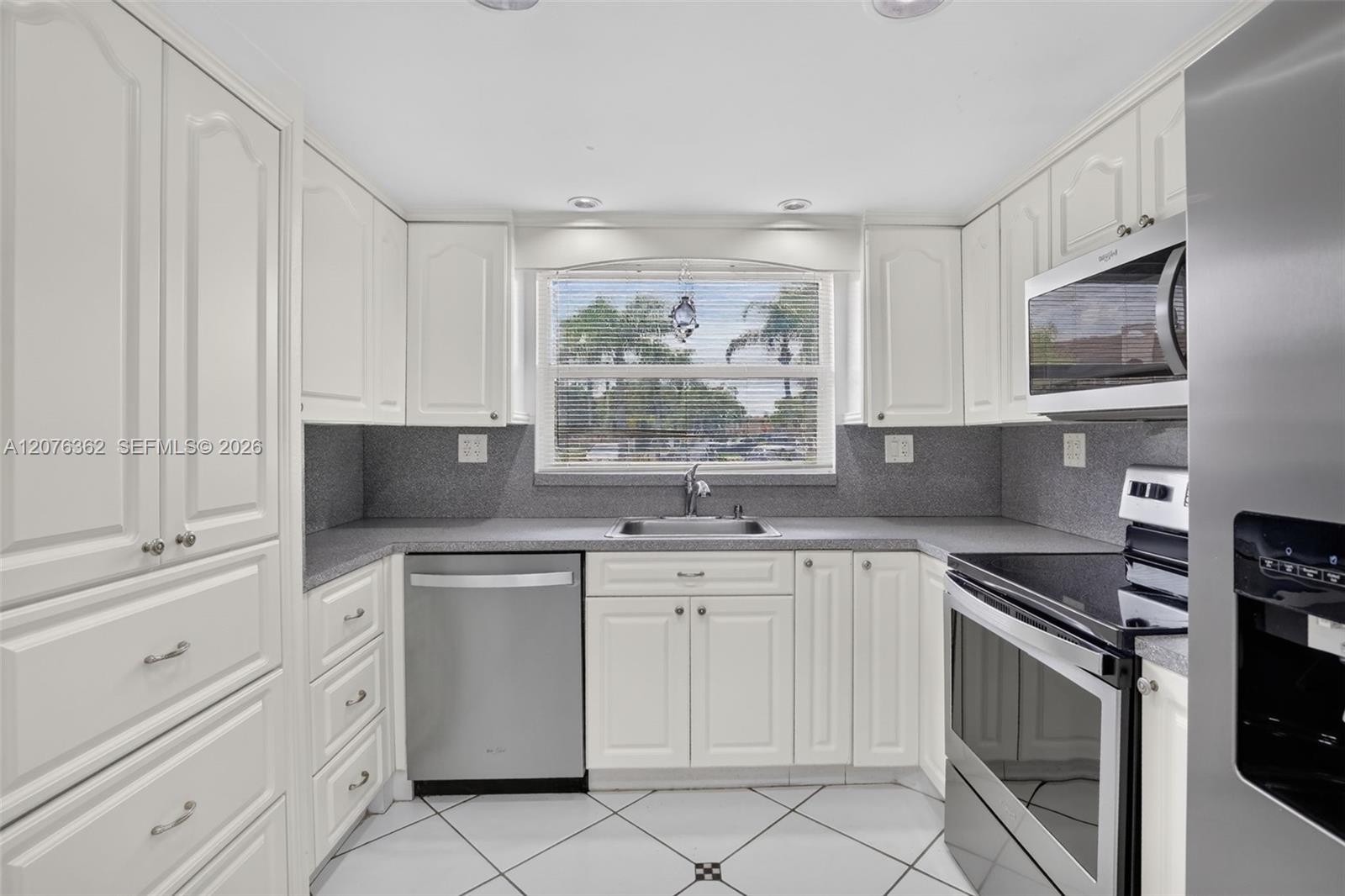 9721 Sunrise Lakes Blvd # 102 — Photo 3
