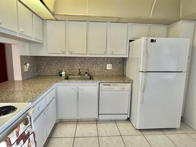 120 Lake Meryl Drive # 220 — Photo 3