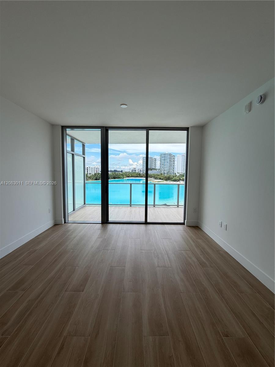 2411 Laguna Cir # 307 — Photo 2
