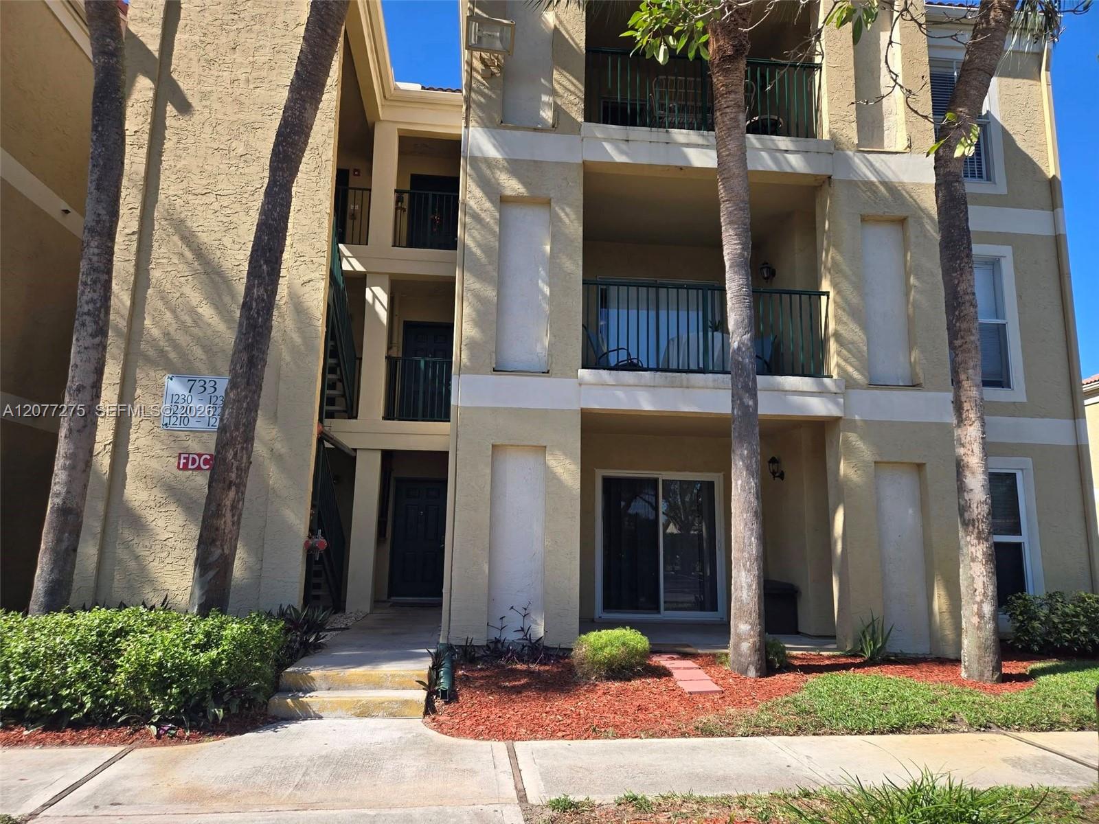 733 Riverside Dr # 1220 — Photo 2