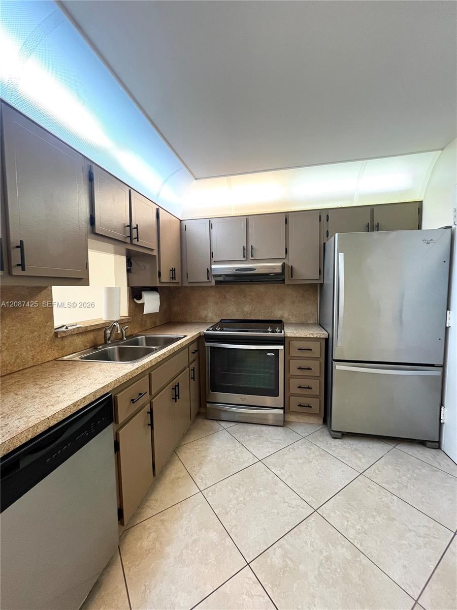 12035 NE 2nd Ave # A302 — Photo 4