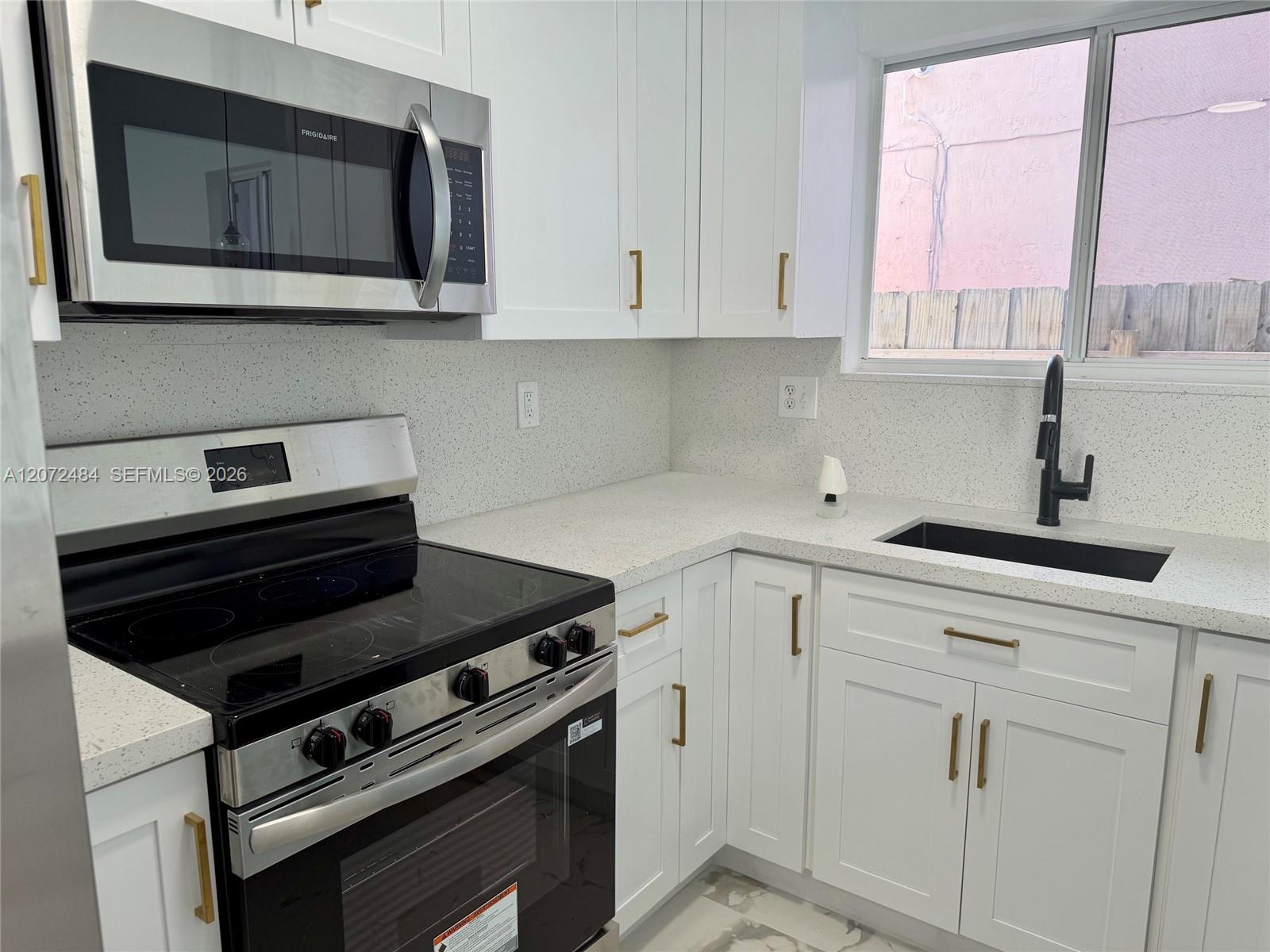 3401 NE 4th St — Photo 4