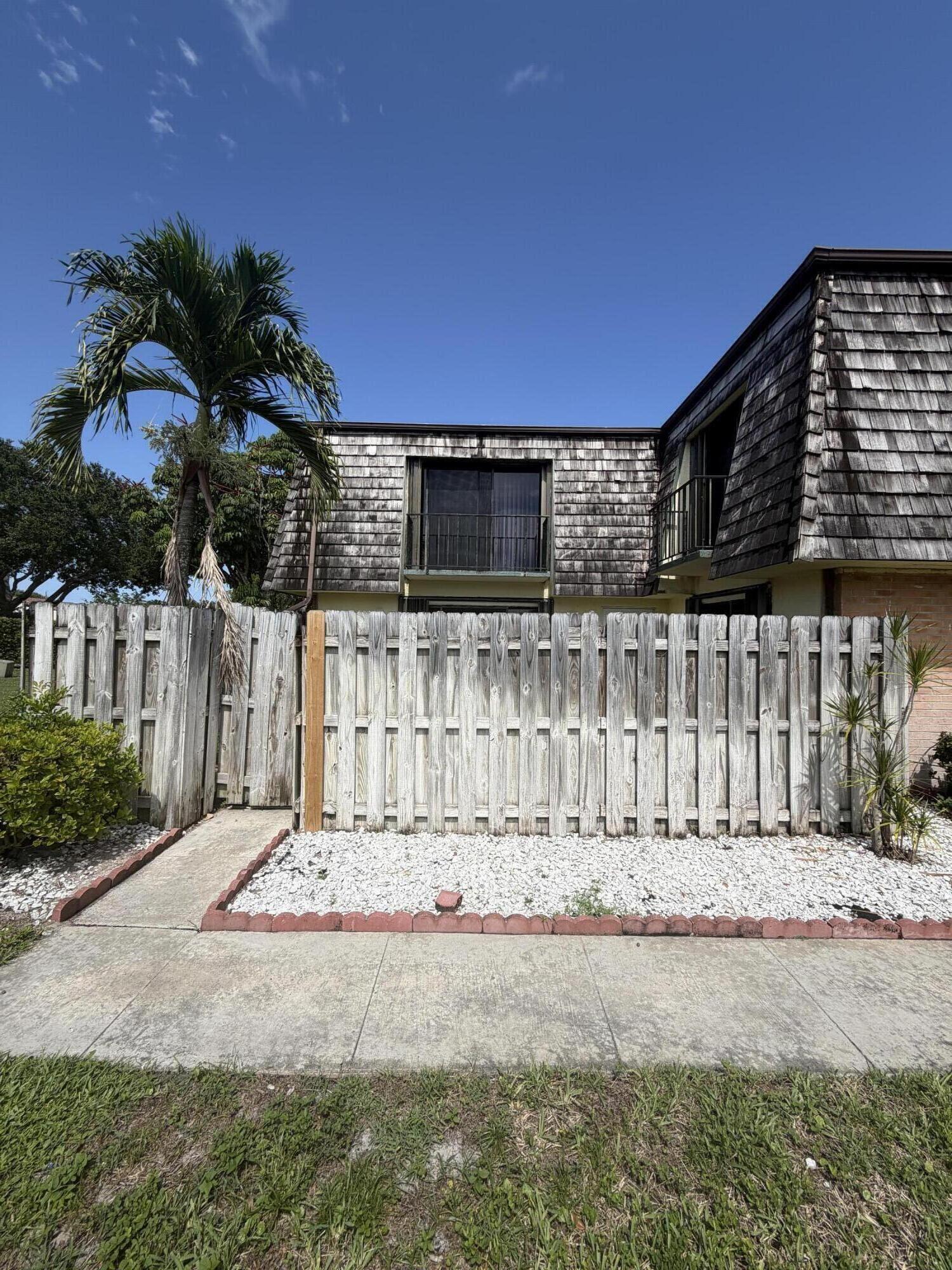 141 Lake Arbor Drive, Palm Springs FL 33461