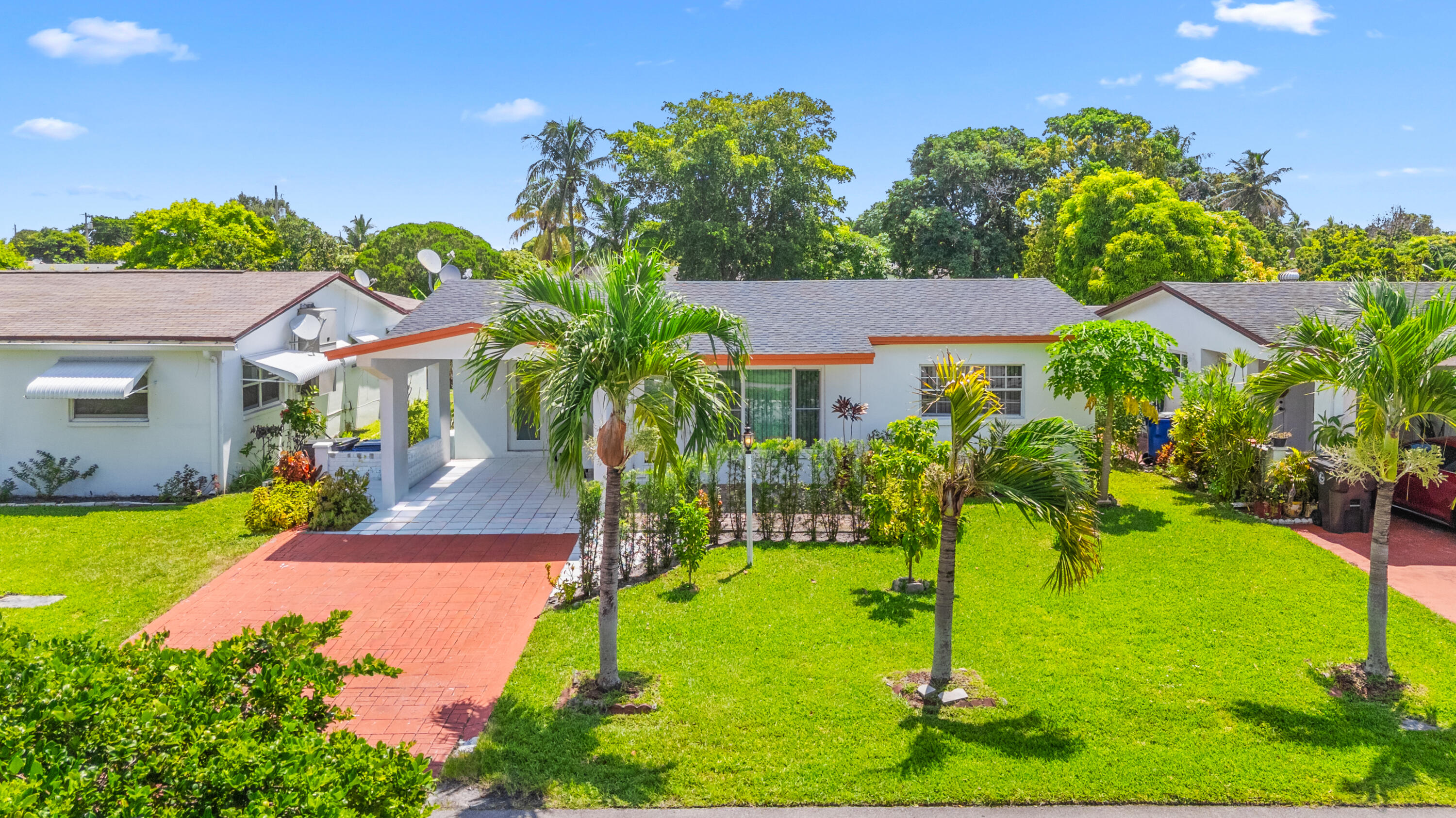 4200 NW 52ND Avenue, Lauderdale Lakes FL 33319