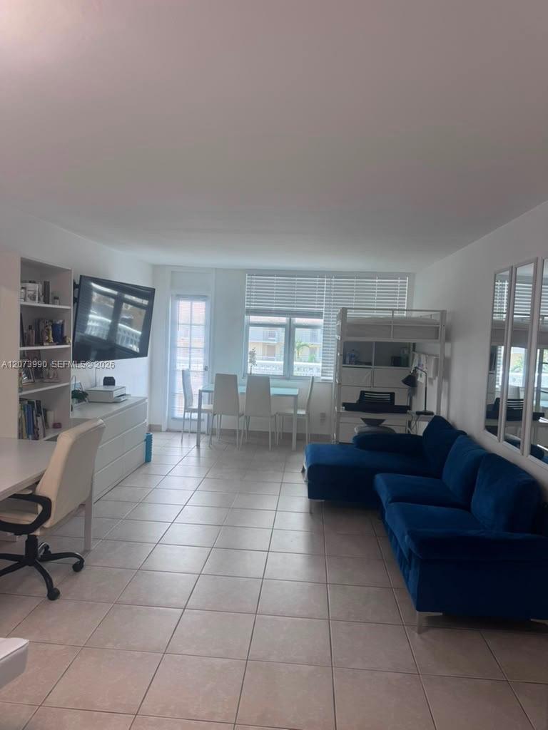 1913 S Ocean Dr # 422 — Photo 4