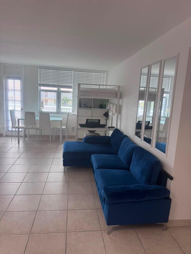 1913 S Ocean Dr # 422 — Photo 5