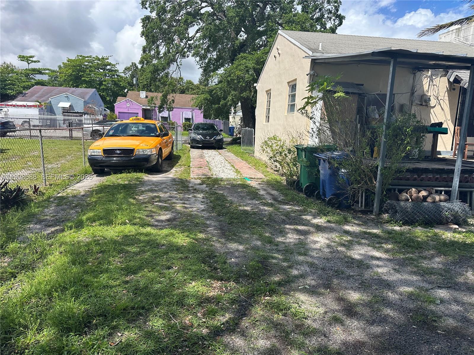 900 NW 75th St — Photo 2