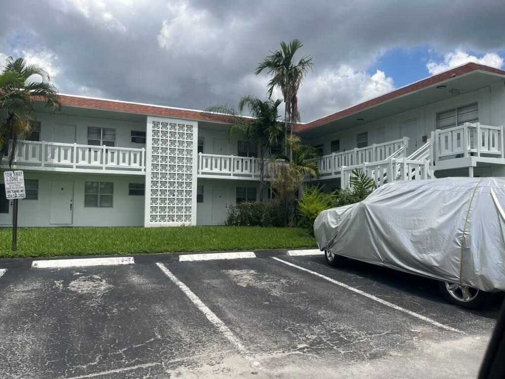 1400 NW 43rd Terrace # 206, Lauderhill FL 33313