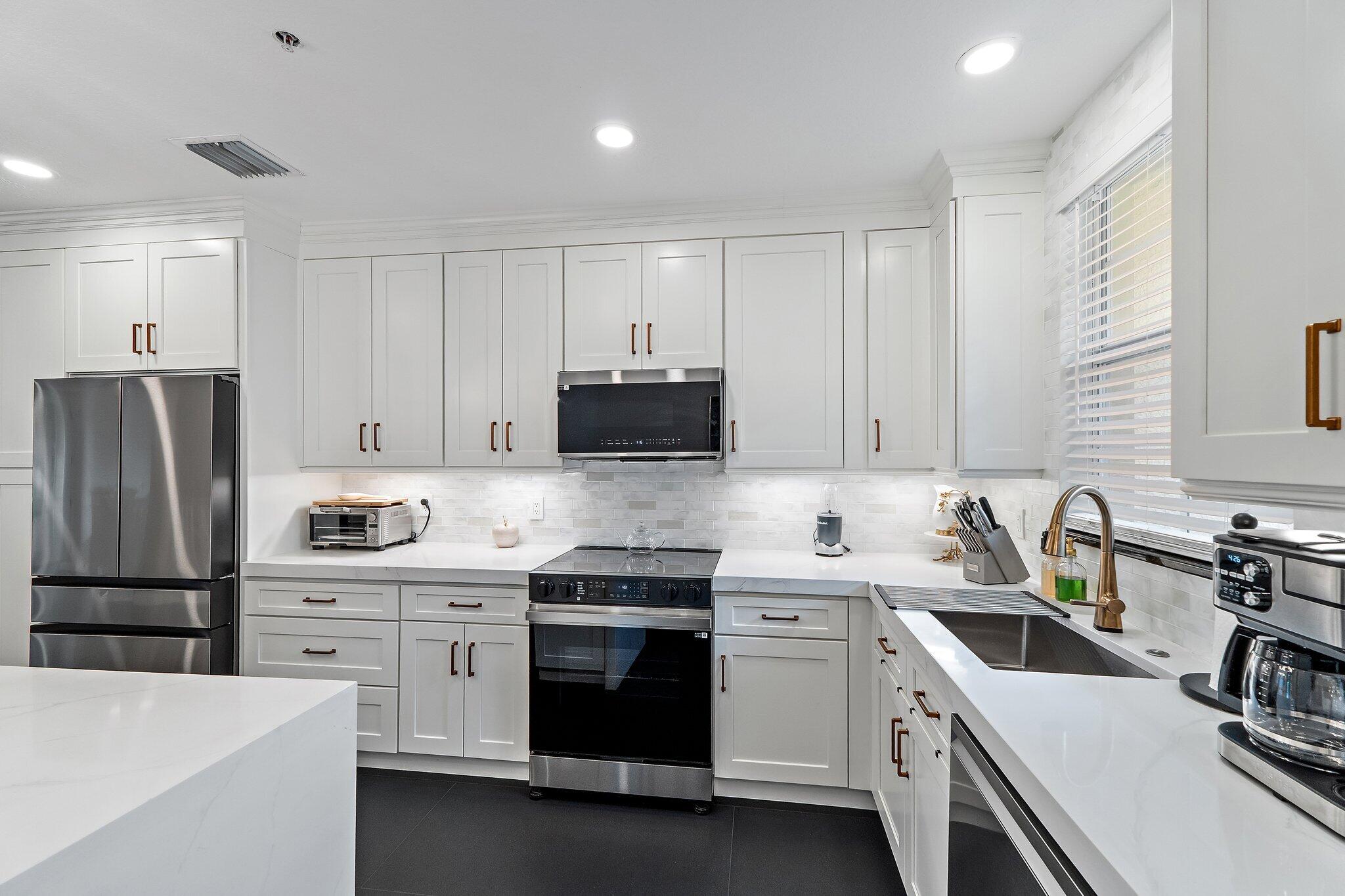 11774 Valencia Gardens Avenue — Photo 4
