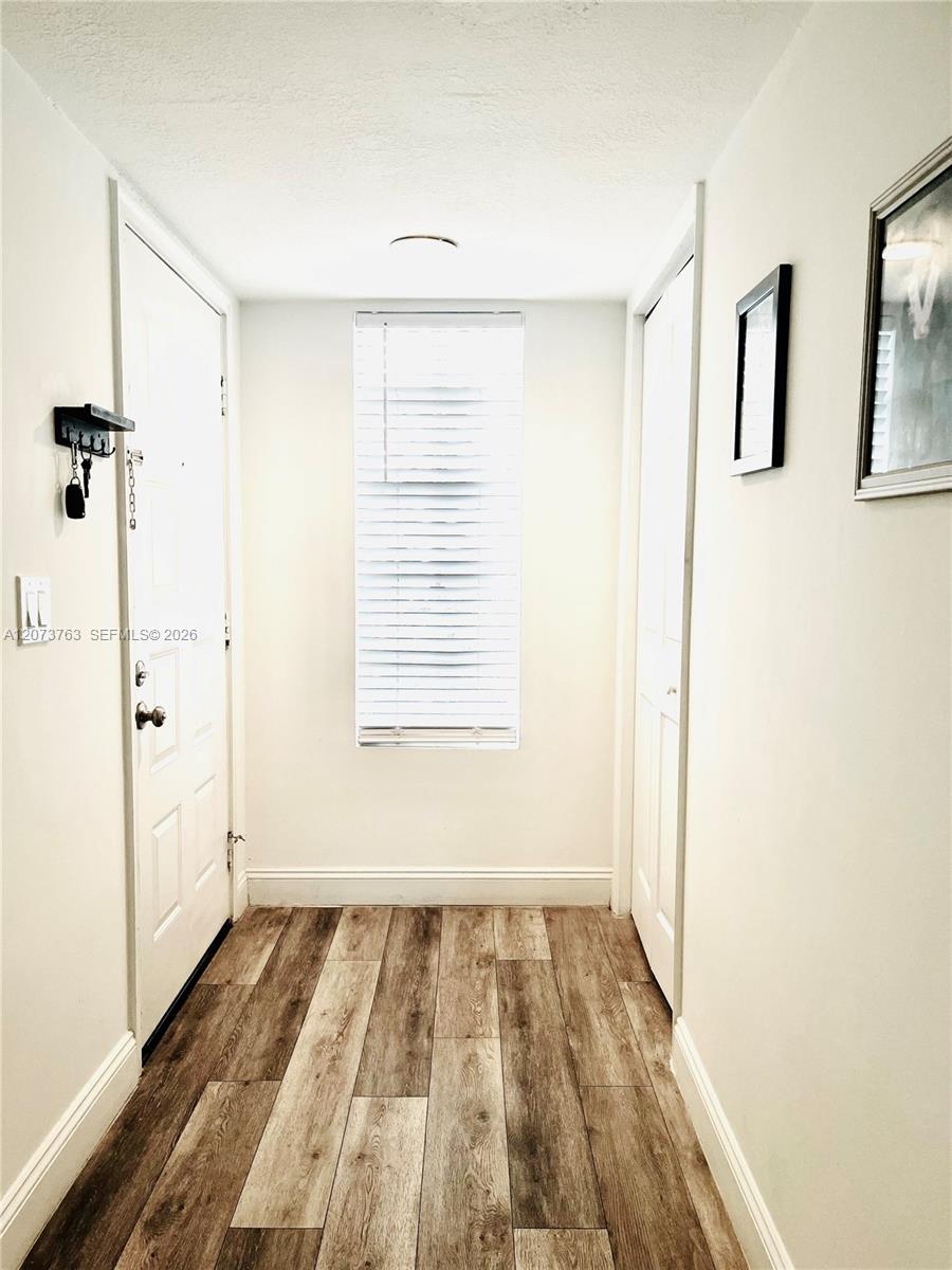 307 Lakeview Dr # 202 — Photo 2