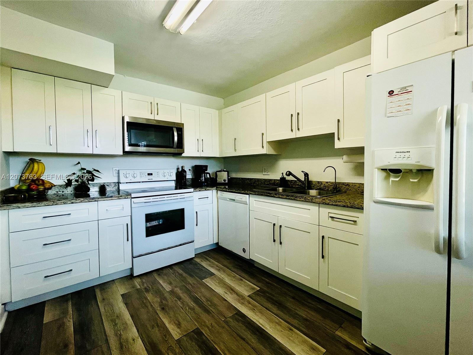 307 Lakeview Dr # 202 — Photo 3